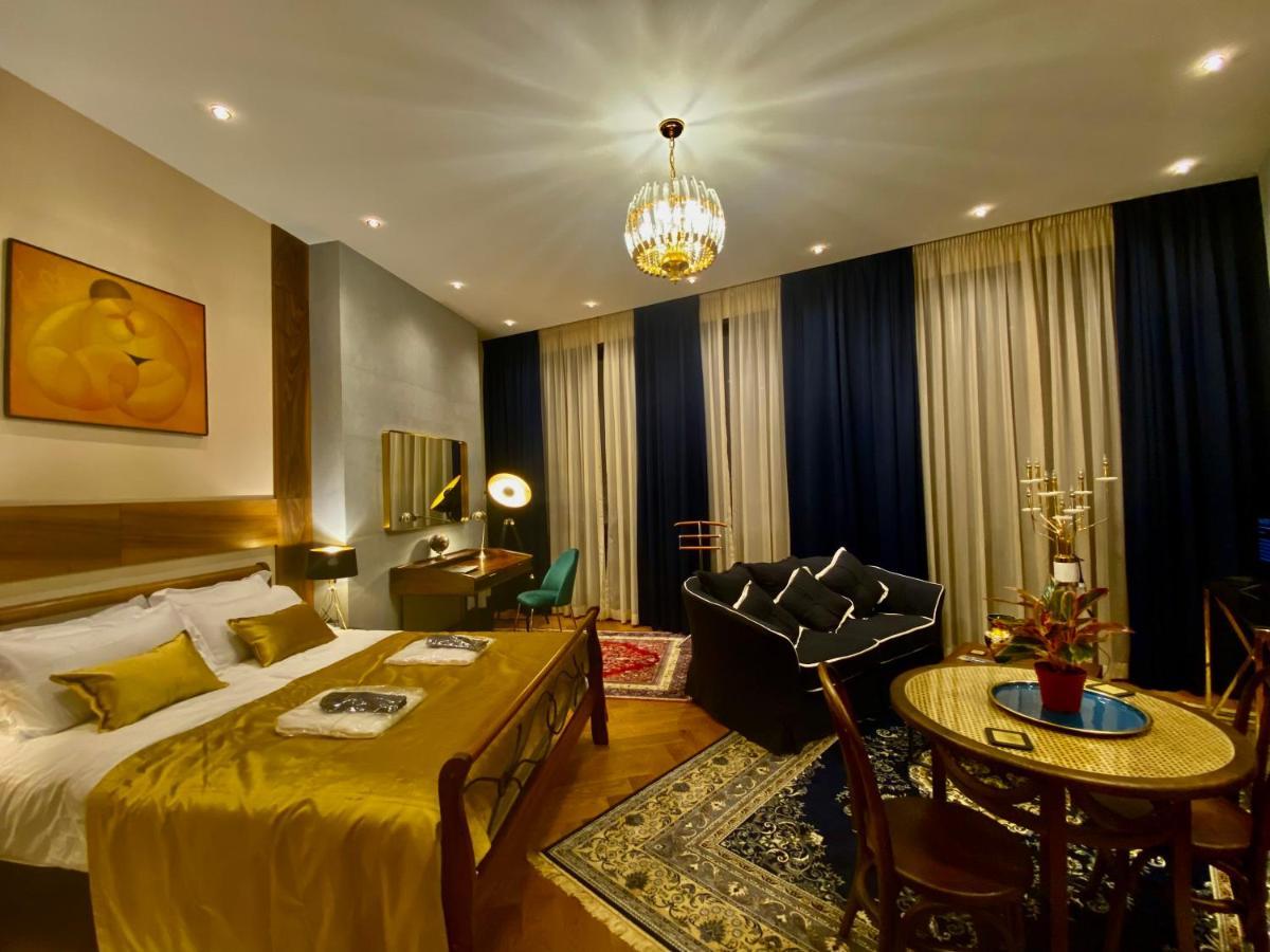 Luxury @ Axis Towers In Heart Of Apartment *