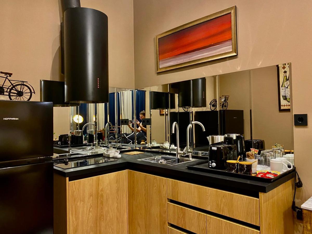 Apartment Luxury @ Axis Towers In Heart Of