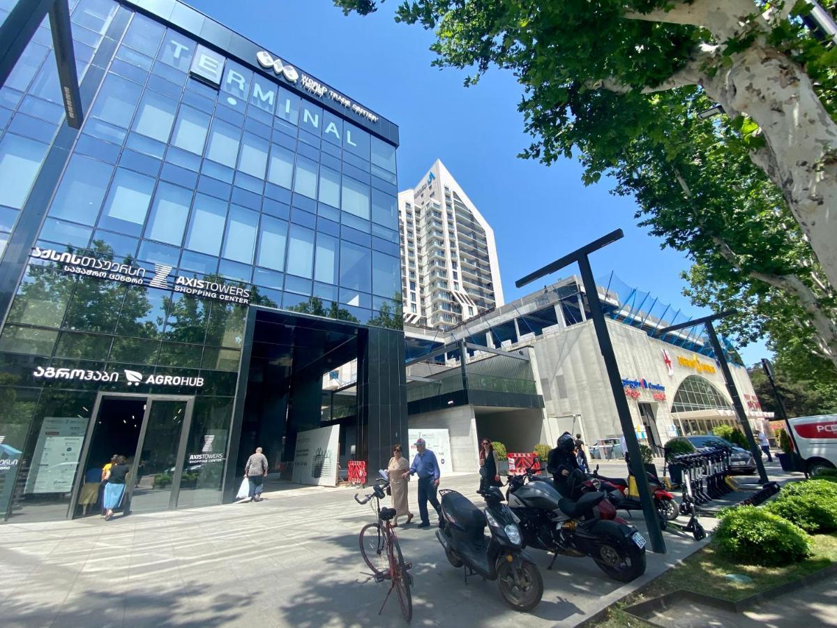 Luxury @ Axis Towers In Heart Of Apartment *